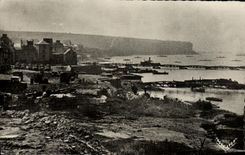 CPM Arromanches les Bains Le Port de la Liberation Les jetees de debarquement vue prise de la villa