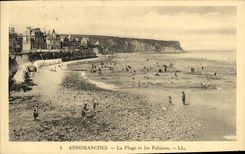 CPA Arromanches La Plage et les Falaises