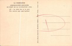 La POSTAL Arromanches de la VENDIMIA les Bains el puerto del lanzamiento el embarcadero esta y el puerto de Militaria