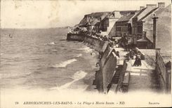 La POSTAL Arromanches de la VENDIMIA la playa tiene alta marea