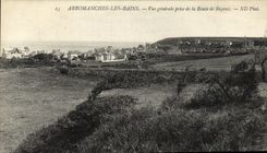 CPA Arromanches les Bains Vue generale prise de la Route de Bayeux