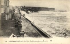 CPA Arromanches les Bains La Digue un jour de Tempete
