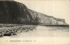 La POSTAL Arromanches de la VENDIMIA el acantilado es