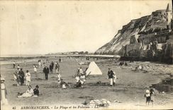 CPA Arromanches La Plage et les Falaises
