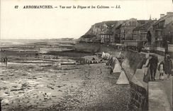 CPA Arromanches Vue Sur la Digue et les Cabines
