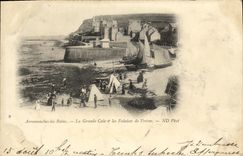 POSTAL Arromanches de la VENDIMIA les Bains los acantilados grandes del asimiento de los barcos de Fresne