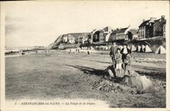 CPA Arromanches Les Bains La Plage et la Digue