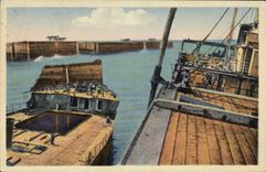 El puerto de Arromanches de la POSTAL de la VENDIMIA de los barcos lanza fall y el puerto de las presas de desembarque de Militaria
