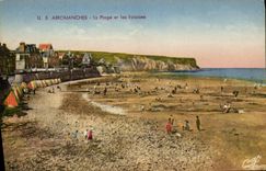 CPA Arromanches La Plage et Les Falaises