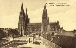 CPA Bayeux La Cathedrale Prise de L Ancien Eveche