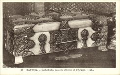 Cassette D Lvoire de la catedral de Bayeux de la POSTAL de la VENDIMIA y dinero de D