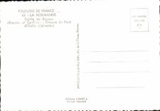 POSTAL MODERNA folklore de Bayeux de los casquillos del traje del folklore de Francia Normandia con el puente D Ouilly de Bayeux Groupe