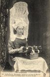 CPA Bayeux Normandie Coiffe dite la Bourgogne Portee aux Environs Folklore Costume Coiffe