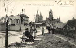 CPA Bayeux La Cathedrale Vue Prise du Boulevard