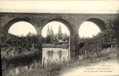 CPA Bayeux La Cathedrale Vue Pont des Trois Lanternes Enfants a la peche