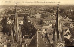 Tapa de Bayeux de la POSTAL de la VENDIMIA vista de la torre central de la catedral