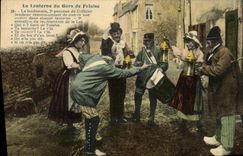 CPA La Lanterne du Gars de Falaise Folklore Costume