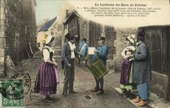 CPA La Lanterne du Gars de Falaise Folklore Costume