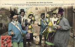 CPA La Lanterne du Gars de Falaise Folklore Costume