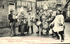 CPA Les Gars de Falaise et leurs lanternes Folklore Costume