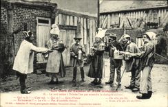CPA Les Gars de Falaise et leurs lanternes Folklore Costume