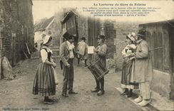 CPA La Lanterne du Gars de Falaise Folklore Costume