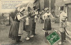 CPA La Lanterne du Gars de Falaise Folklore Costume