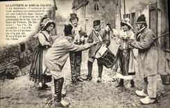 CPA La Lanterne du Gars de Falaise Folklore Costume