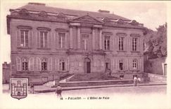 VINTAGE POSTCARD Cliff L Town hall