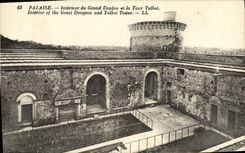 CPA Falaise Interieur du Grand Donjon et la Tour Talbot