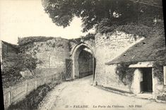 VINTAGE POSTCARD Cliff the Gate of the Castle