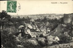 CPA Falaise Vue generale Femmes
