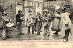 CPA Les Gars de Falaise et leurs Lanternes Folklore Costume
