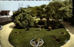 CPM Luc sur Mer Le Jardin Public