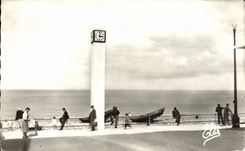 POSTAL MODERNA Lucas en el mar el reloj en la presa