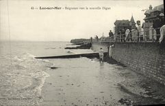CPA Luc Sur Mer Baigneurs Vers la nouvelle Digue
