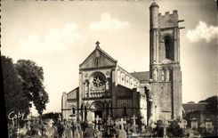 CPM Luc Sur Mer L Eglise et la Vieille Tour