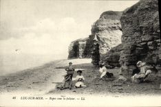 CPA Luc Sur Mer les Falaises Repos Enfants
