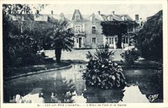 CPA Luc Sur Mer L Hotel de Ville et le Bassin