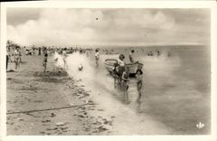 POSTAL MODERNA Lucas en mi escena de la playa el bano