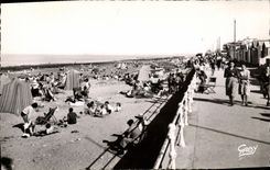 POSTAL MODERNA Lucas en el mar la playa y la presa