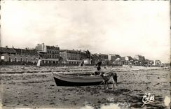 CPM Luc Sur Mer La Plage et la Digue