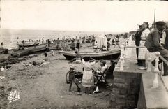 POSTAL MODERNA Lucas en el mar una esquina de la playa