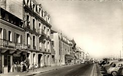 POSTAL MODERNA Lucas en la calle del mar del doctor Charcot y los hoteles