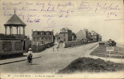 POSTAL Lucas de la VENDIMIA en la calle de MerLa de Langrune