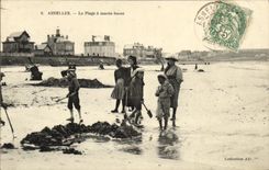 VINTAGE POSTCARD Asnelles the Beach has Low tide Children
