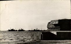 MODERN CARD Asnelles on Sea Seen Beach Golf boats of the unloading Militaria Bunker