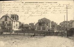 VINTAGE POSTCARD Bernieres on Mer the Crossing level