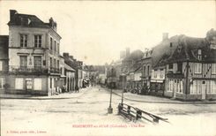 VINTAGE POSTCARD Beaumont out of Trough a Street