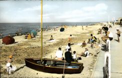 MODERN CARD Bernieres on Sea the Beach Boat